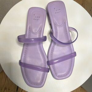 Lavender sandals 9.5 with memory foam a new day brand